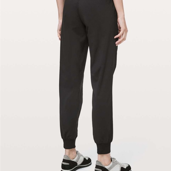 Lululemon dance studio joggers size 2 - Picture 3 of 6